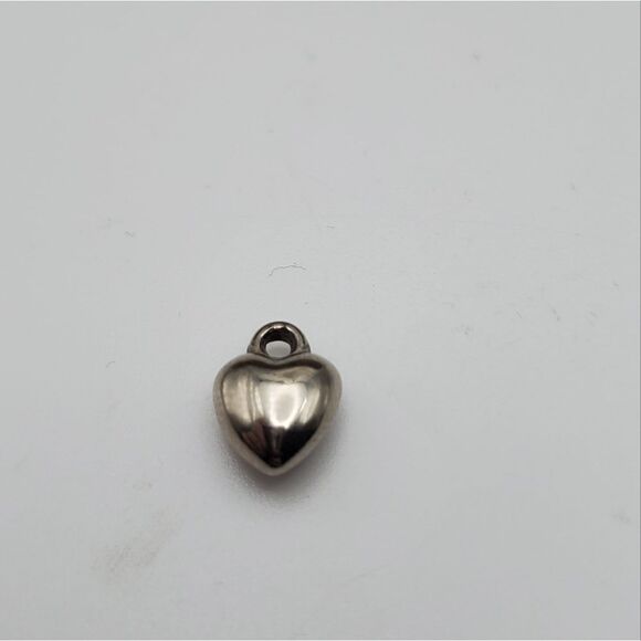 Silver heart mini charm necklace pendant - Picture 1 of 2